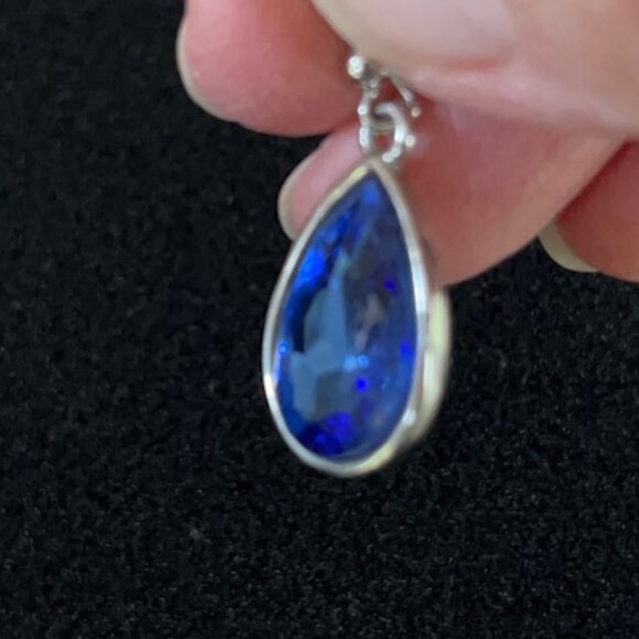 BLUE Teardrop Earrings-Like NEW - Picture 2 of 6